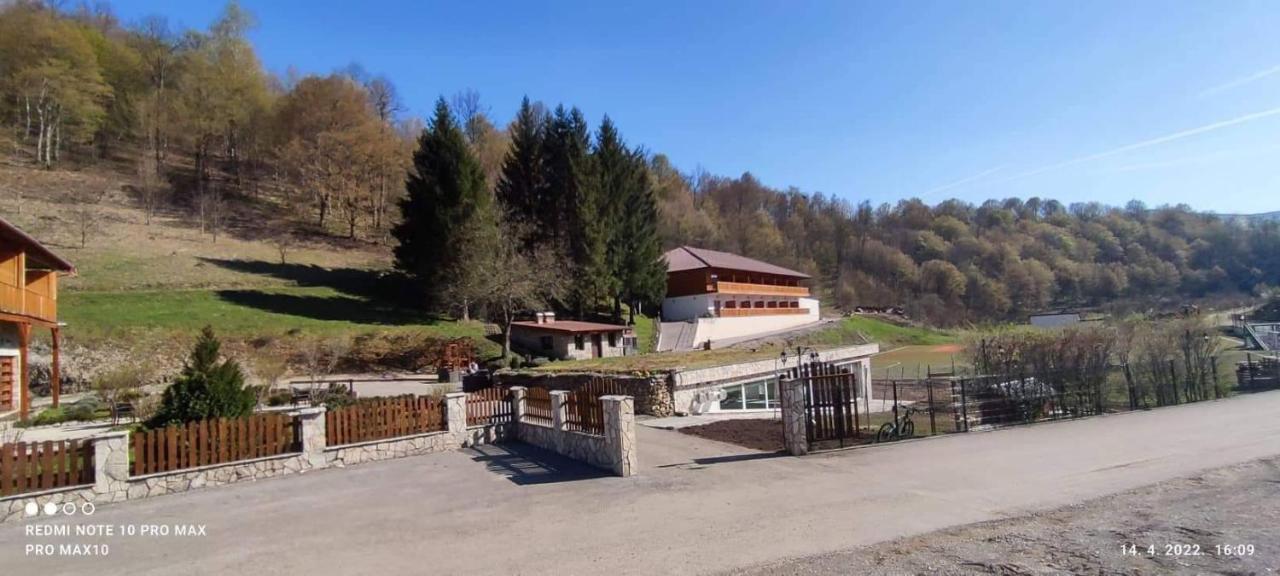 B&B Zlatna Nit Босанска Крупа Екстериор снимка