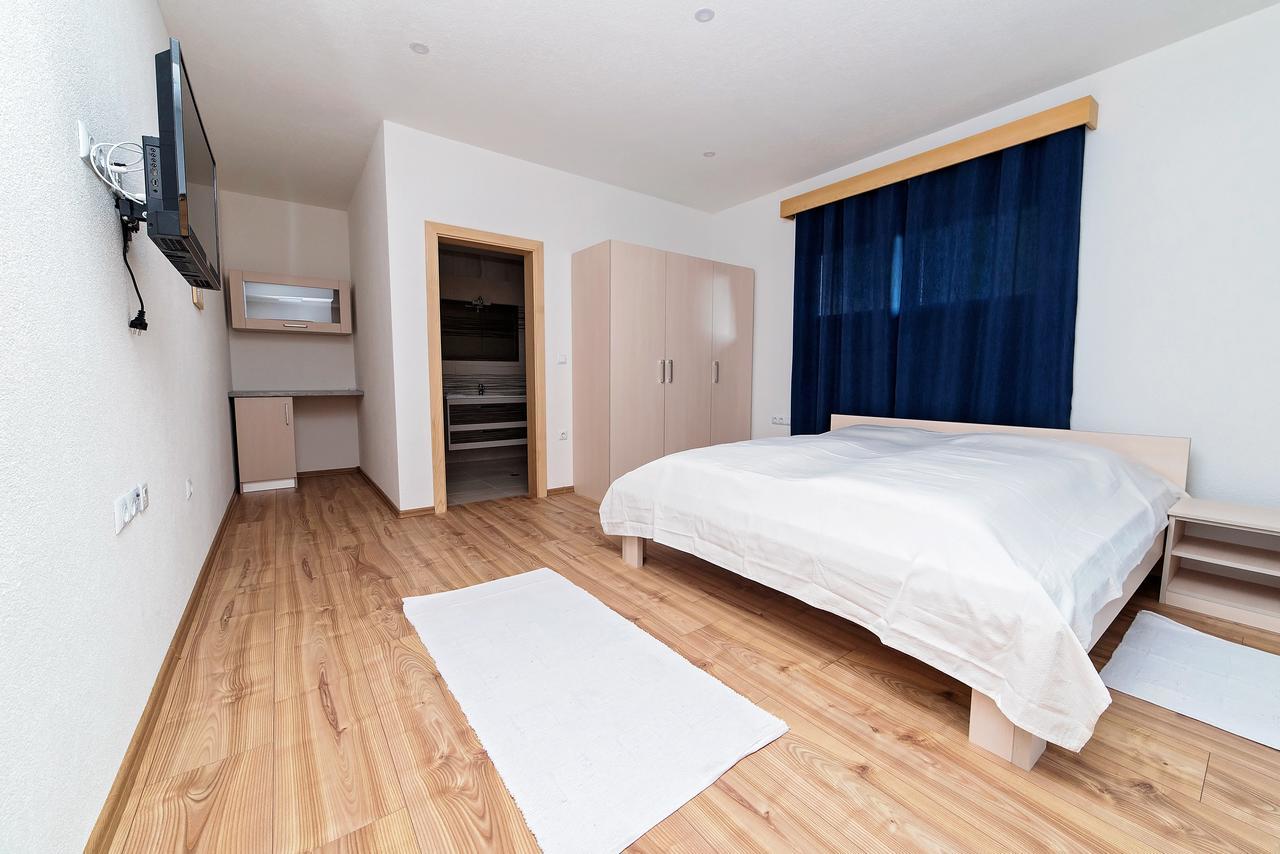B&B Zlatna Nit Босанска Крупа Екстериор снимка