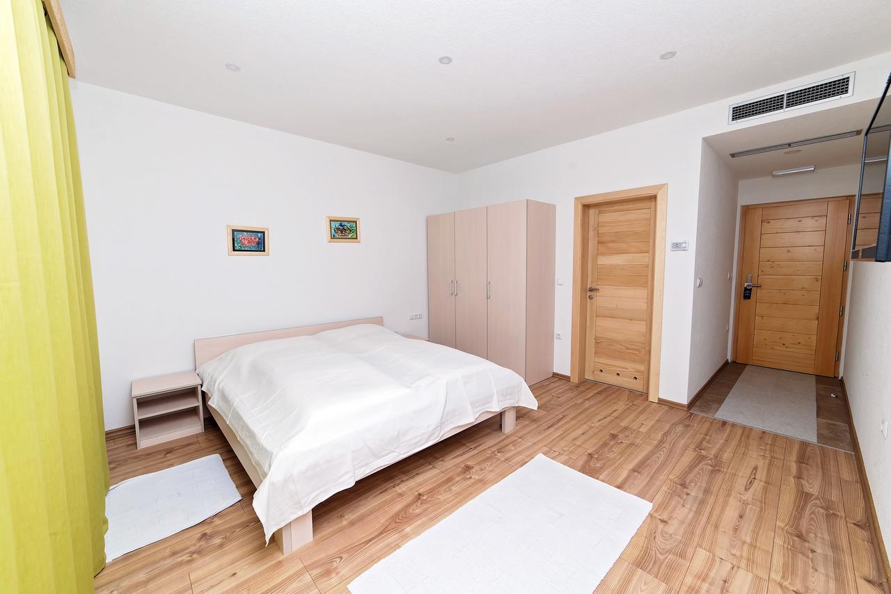 B&B Zlatna Nit Босанска Крупа Екстериор снимка