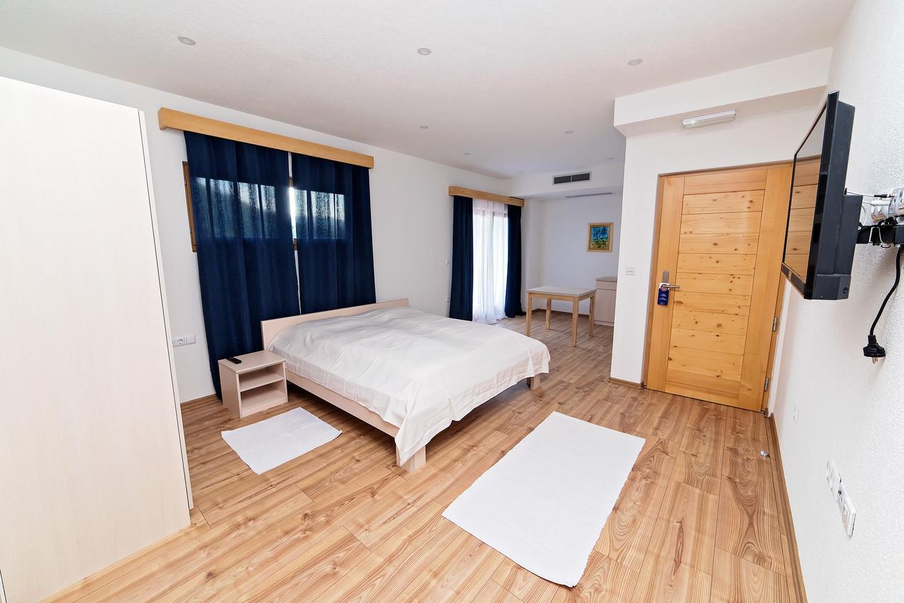 B&B Zlatna Nit Босанска Крупа Екстериор снимка